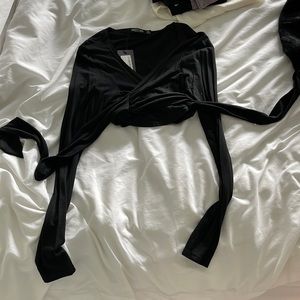 Black long sleeve crop top